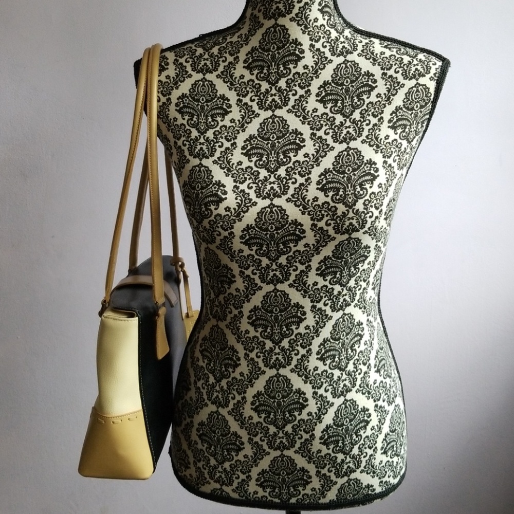 Bestini Paris Black and Tan Foldover Purse - Picture 3 of 8
